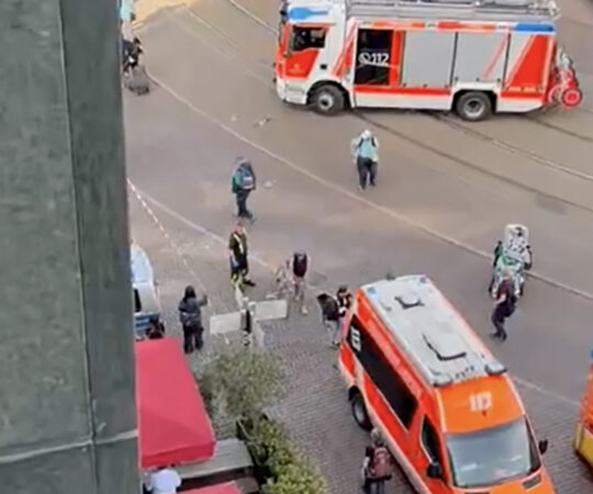 VIDEO: auto sõitis Saksamaal rahva hulka, on hukkunuid