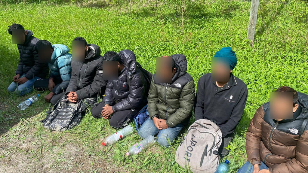 Lätis avastati grupp migrante kaugel piirist