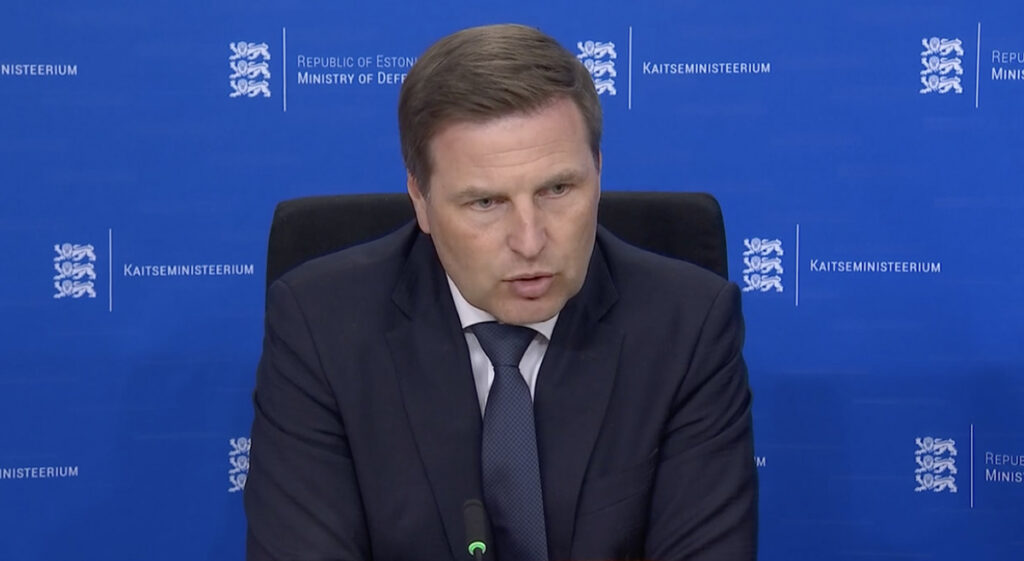 Eesti kaitseminister astus tagasi untsu läinud relvatehingu tõttu