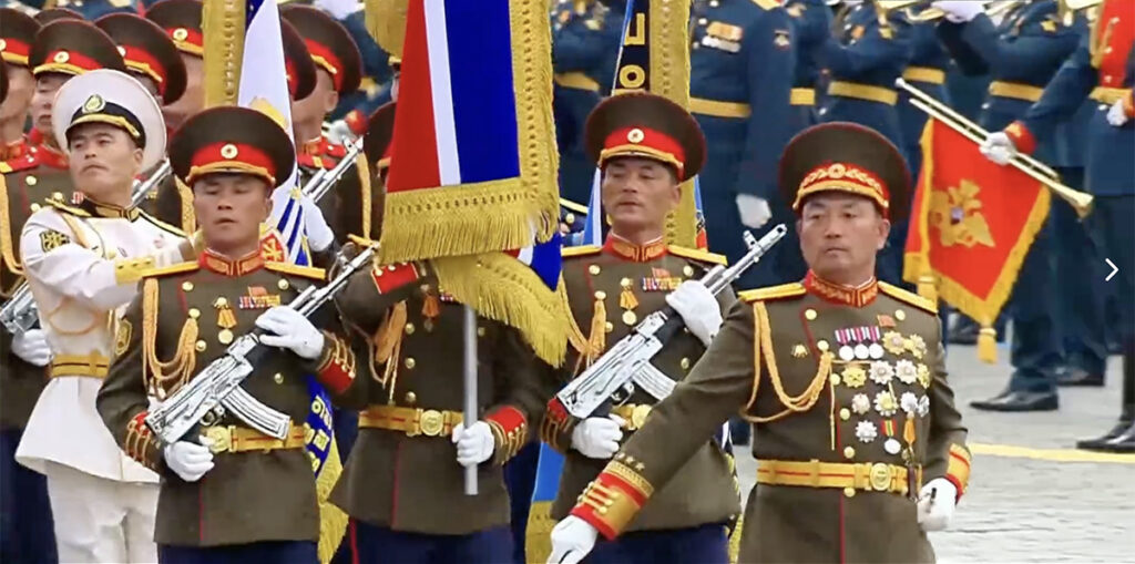VIDEO: Põhja-Korea sõdurid marssisid Punase välja paraadil