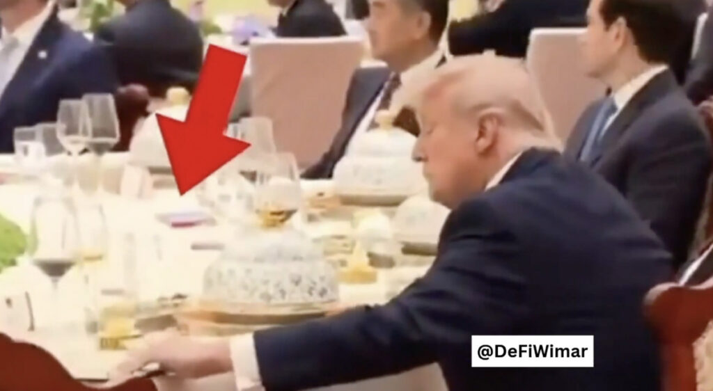 VIDEO: Trump piilus Xi märkmeid, kui too lauast lahkus