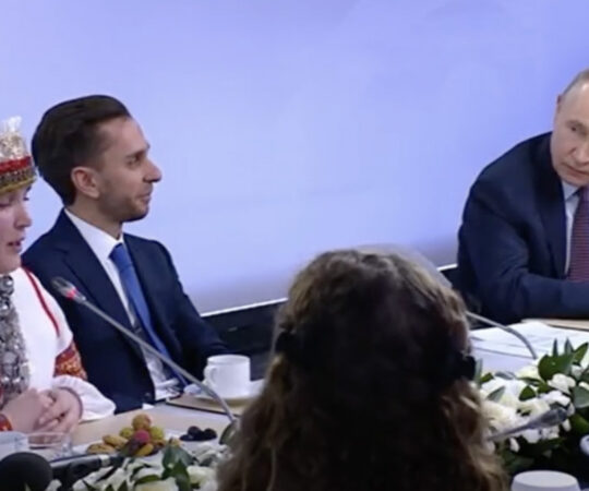 VIDEO: Setode esindaja istus Putiniga ühe laua taga ja kiitis mulgi kapsaid – Putin tegi ettepaneku levitada neid üle Venemaa