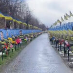 VIDEO: sõjas hukkunute allee Ukraina väikelinnas