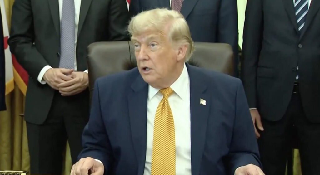 Trump andis märku, et USA läheb üle sõjamajandusele