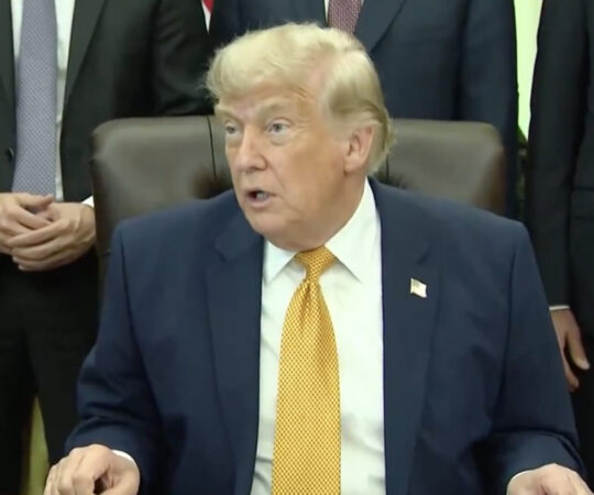 Trump andis märku, et USA läheb üle sõjamajandusele
