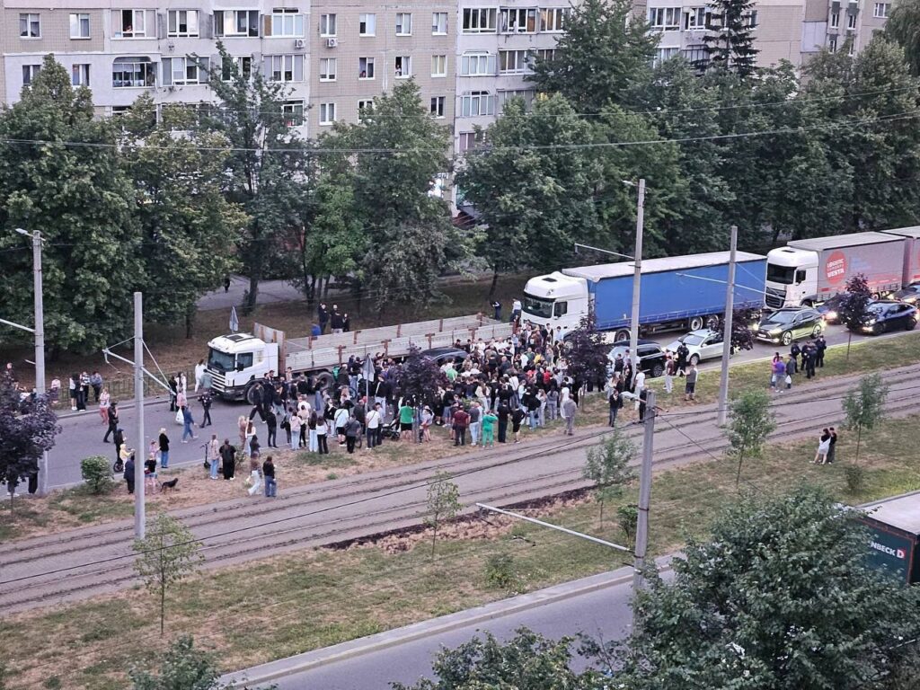 VIDEO: Ukrainas puhkes mäss sõjaliste värbajate vastu