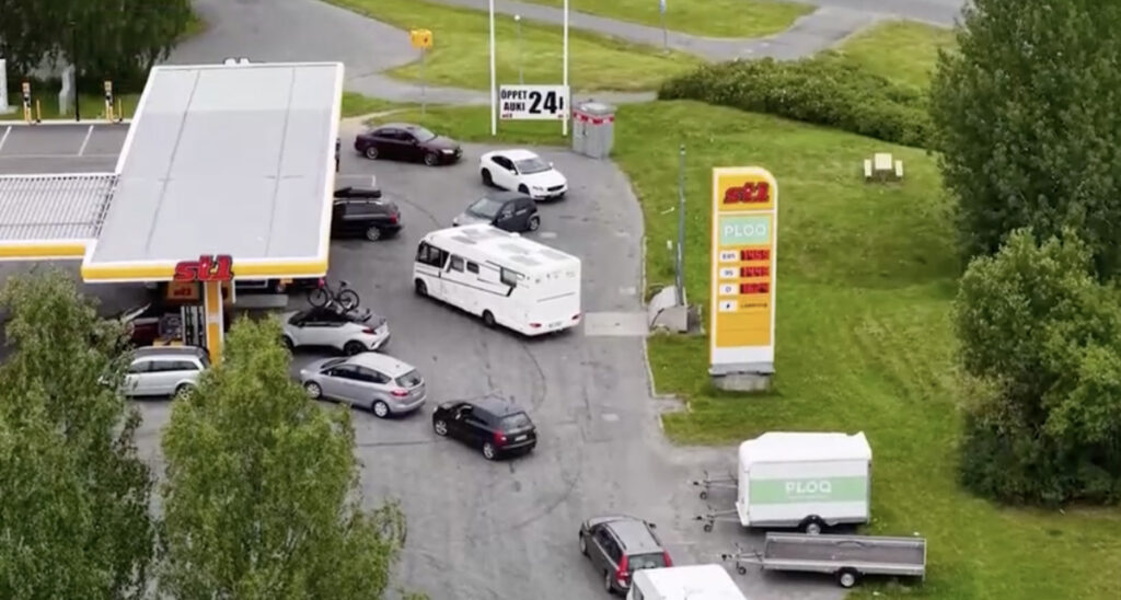 Rootsi tanklad on soomlasi täis – nüüd käiakse seal kütuse järel