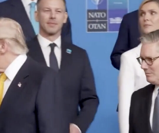 VIDEO: Trump luuseritega tegemist ei tee – keeras Briti peaministrile maffia stiilis selja