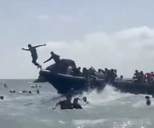 VIDEO: migrantide mass tungib nüüd mandri-Hispaaniasse