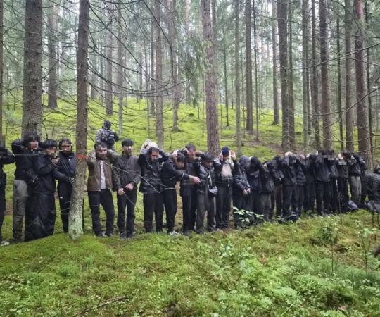 PILDID: Läti piirvalve avastas Valgevene piirilt järjekordse salatunneli ja 28 piiriületajat