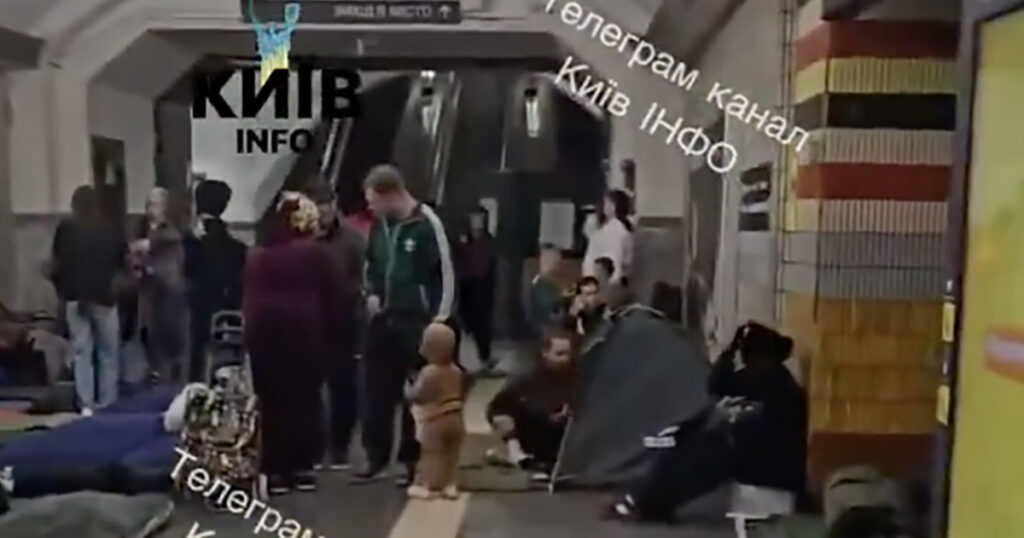 VIDEO: Ukraina pealinnas kogunevad inimesed metroojaamadesse