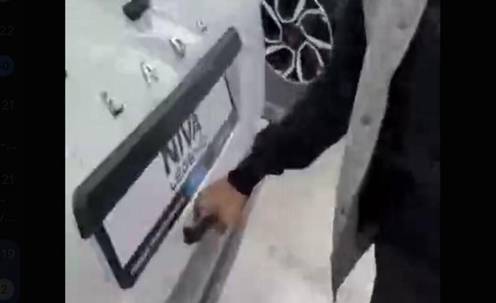 VIDEO: kuidas avatakse Vene uue Lada Niva pagasiruumi luuki