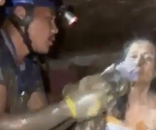 VIDEO: Nepalis päästeti naine 11 päeva pärast üleujutust