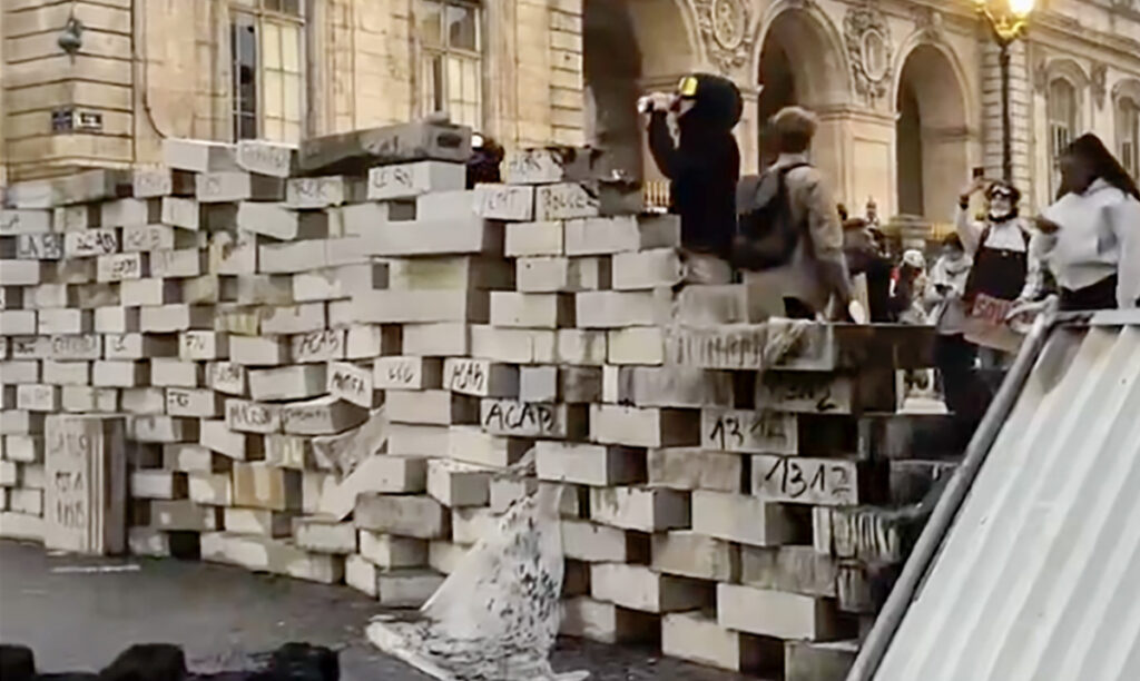 VIDEO: Prantsusmaal kerkivad tänavatele barrikaadid