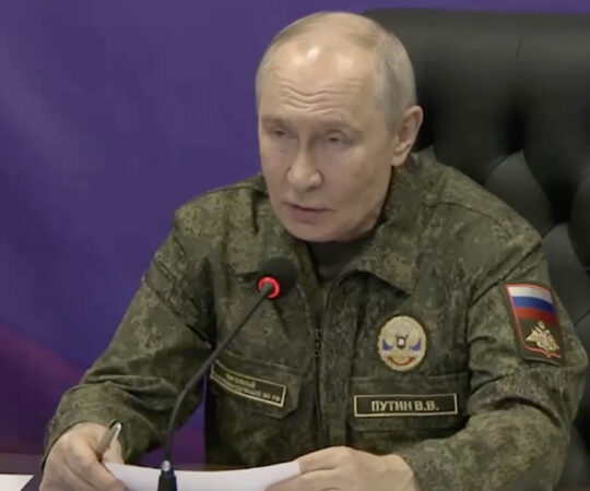 VIDEO: Putin oli taas sõjaväevormis, lubas Ukrainale hävingut