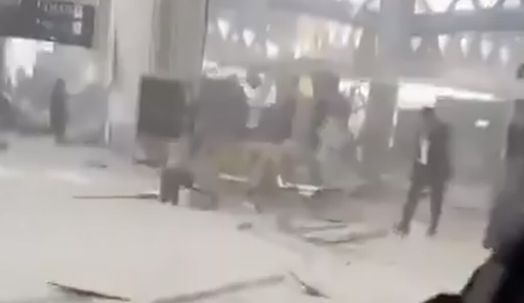 VIDEO: Saudi Araabia lennujaama tabas droonirünnak, vähemalt 12 hukkunut, üle 300 vigastatu