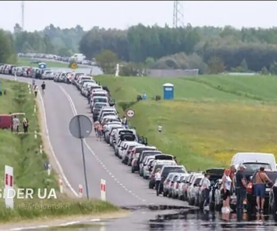 VIDEO: Ukraina ja Poola piiril on kilomeetrite pikkused järjekorrad